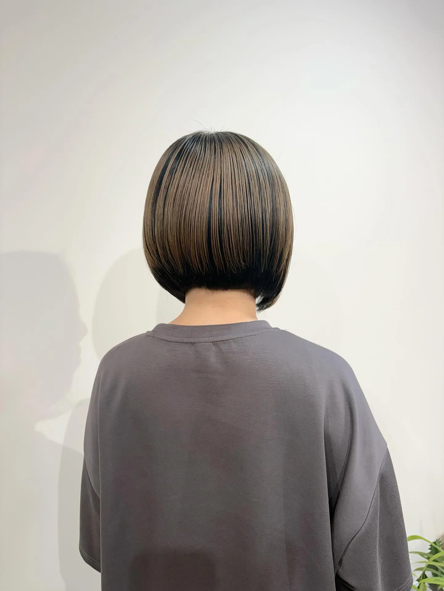 前下がりボブにアンブレラカラーをプラスして、秋らしい人気カラ...